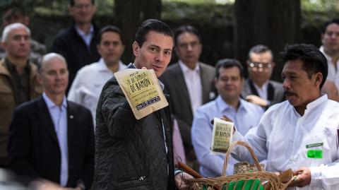 CIUDAD DE MÃ‰XICO, 05JUNIO2018.- Enrique PeÃ±a Nieto, presidente de la RepÃºblica, encabezÃ³ la promulgaciÃ³n de la Ley General de Desarrollo Forestal Sustentable y la firma de Decretos de Reserva de Agua, con motivo del DÃa Mundial del Medio Ambiente. El mandatario decreto como reserva de agua a 10 cuerpos de agua en el territorio mexicano, entre los que destacan los rÃos Santiago; Ameca; PÃ¡nuco; Papaloapan, y Actopan, por mencionar algunos. FOTO: GALO CAÃ‘AS /CUARTOSCURO.COM