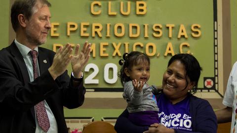 www.cuartoscuro.com - CIUDAD DE MÃ‰XICO, 18JUNIO2018.- Jan Jarab,Â representante del Alto Comisionado de las Naciones Unidas para los Derechos Humanos, y Valentina Rosendo CantÃº, indÃgena Meâ€™phaa, sobreviviente de tortura sexual en 2002, ofrecieron conferencia de prensa para expresar la satisfacciÃ³n y el avance que representa la sentencia dictada contra dos militares por el caso de Rosendo CantÃº. DespuÃ©s de 16 aÃ±os de lucha continÃºa, la sentencia en primera instancia reconociÃ³ a Valentina como vÃctima. La afectada declarÃ³ que ella â€œsiempre dijo la verdad y aquÃ estoyâ€ù. De igual modo, el representante del alto Comisionado de la ONU expresÃ³ que es la primer sentencia dictada sobre la base de una sentencia dictada previamente por la Corte Interamericana de Derechos Humanos.FOTO: GALO CAÃ‘AS /CUARTOSCURO.COM