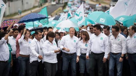 Descalificar a un medio de comunicación por notas incómodas refleja una actitud intolerante, dijo Meade.