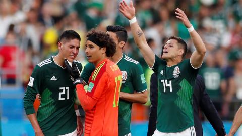 La selección de México clasificó a los octavos de final de la Copa Mundial Rusia de manera dramática gracias a que Corea del Sur venció 2-0 a Alemania, por lo que la derrota de hoy por 3-0 ante Suecia terminó con un sabor agridulce.