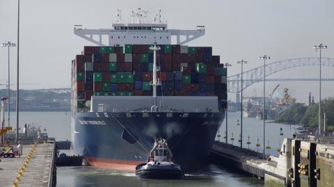 FILE PHOTO: Tugboat tows the British CMA CGM T. Roosevelt cargo vessel at Panama Canal - NARCH/NARCH30