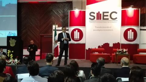 Guajardo participó en una conferencia en el Tecnológico de Monterrey.