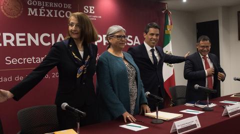 CIUDAD DE MÃ‰XICO, 20DICIEMBRE2018.- Luz MarÃa de la Mora, subsecretaria de Comercio Exterior; Graciela MÃ¡rquez ColÃn, secretaria de EconomÃa; Francisco JosÃ© Quiroga, subsecretario de MinerÃa, y Ernesto Acevedo FernÃ¡ndez, subsecretario de Industria y Comercio, quienes conforman el equipo de la SecretarÃa de EconomÃa ofrecieron su primera conferencia de prensa. FOTO: MOISÃ‰S PABLO /CUARTOSCURO.COM