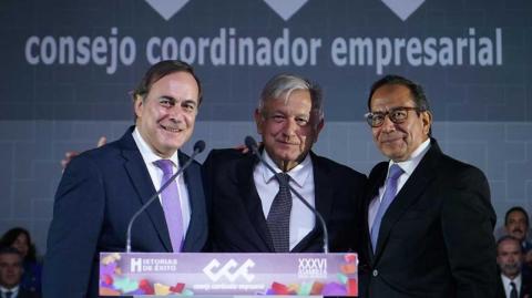  Pablo Castañón, Andrés Manuel López Obrador y Carlos Salazar en la XXXVI Asamblea Anual Ordinaria del CCE. Foto: Cortesía