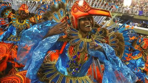 El Carnaval de Brasil 2019 inició con un impresionante desfile callejero. Los desfiles tienen lugar justo antes del inicio de la Cuaresma y se llevan a cabo durante cuatro noches consecutivas. El carnaval anual de Brasil se divide en dos partes: el popular, al que asisten los aficionados, y el oficial, una competencia entre las mejores escuelas de samba de todo el país. Para poder disfrutar las competencias, la ciudad de São Paulo tiene el sambódromo al norte del centro histórico además de ser transmitidos a nivel nacional.