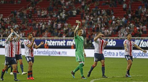 ZAPOPAN, JALISCO, 16FEBRERO2019.-Jugadores de Chivas celebran la victoria, esto en partido correspondiente a la Jornada 7 del Torneo Clausura 2019 de la Liga MX, en donde se enfrentan las Chivas de Guadalajara frente a los Rojinegros del Atlas en juego que se llevo a cabo en el estadio Akron.Â â€¨El marcador final fue de 3-0 a favor del equipo de casa.â€¨FOTO: FERNANDO CARRANZA GARCIA / CUARTOSCURO.COM