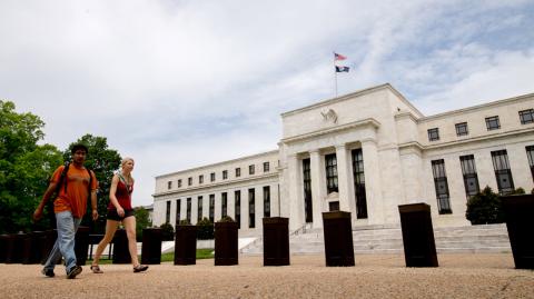 Algunos funcionarios afirmaron que podrían cambiar su opinión sobre si la próxima decisión de la Fed debería ser subir o bajar las tasas de interés. Foto: AP