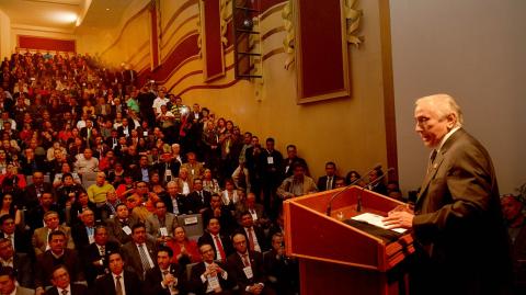 Con plena certidumbre, “habremos de obtener mejoría en los diferentes renglones que, de manera conjunta, conforman el ingreso de los servidores del Estado”, dijo Ayala Almeida. Foto: Pilar Martínez.