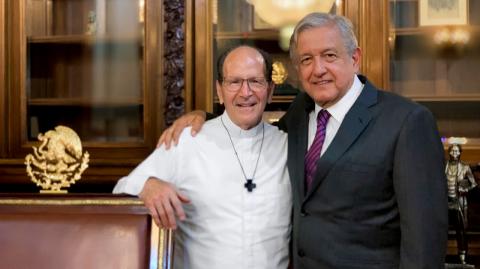 El presidente Andrés Manuel López Obrador recibió a Alejandro Solalinde en Palacio Nacional. Foto: Notimex