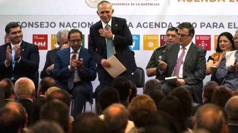 El jefe de la oficina de la Presidencia pidió el apoyo de los empresarios para aislar a México de la desconfianza. En la imagen, cuando Romo Garza encabezó la instalación del Consejo Nacional de Agenda 2030 para el Desarrollo Sostenible. Foto: Notimex.