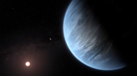 Por primera vez, un equipo de astrónomos descubrió agua en la atmósfera del exoplaneta K2-18b, que se encuentra fuera de nuestro sistema solar. Este hallazgo lo convierte en un candidato destacado para saber saber si hay vida más allá de nuestro sistema solar.