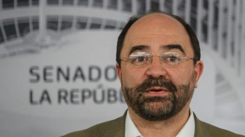 El senador Emilio Álvarez Icaza consideró que la forma en que se presentó la terna para relevar al titular de la Comisión Nacional de Derechos Humanos no es la ruta para construir confianza en las instituciones. Foto:  Cuartoscuro