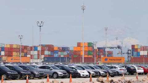 Anualmente, en promedio este puerto michoacano maneja cerca de 1 millón 400,000 contenedores. Foto EE: Daniel Sánchez