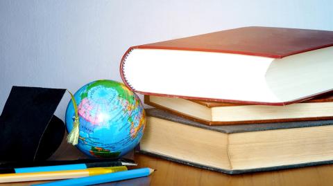 Las ventajas de ir a estudiar al extranjero son númerosas, no sólo económicas, ya que se aprenden otros idiomas, culturas diferentes, nuevas amistades, pero sobre todo hay crecimiento académico. Foto: Shutterstock