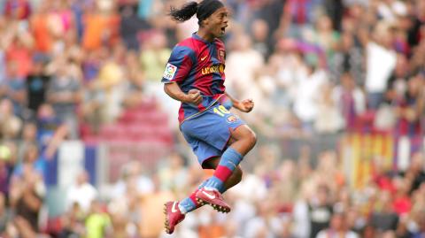 Ronaldinho, durante un partido en su paso por el F.C. Barcelona. Foto: Shutterstock