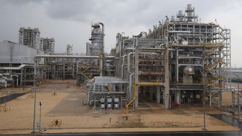 Desde su arranque Etileno XXI, el mayor complejo petroquímico de América Latina, ha generado 800 empleos directos y más de 3,000 indirectos. Foto EE: Hugo Salazar