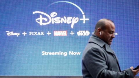 Disney+, que alcanzó 10 millones de suscripciones en su primer día, fue descargado casi 41 millones de veces en dispositivos móviles desde su lanzamiento en noviembre de 2019. Foto: Reuters.