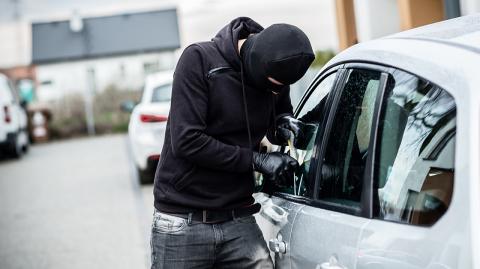 En México existe un parque vehicular de 42 millones, de los cuales la AMIS reportó que sólo 13.8 millones se encuentran asegurados. Foto: Shutterstock