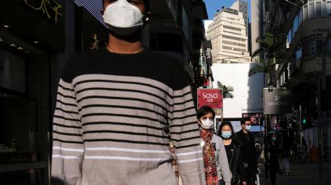 Algunos pacientes con VIH tienen miedo de dejar que otras personas sepan por qué están desesperados por salir de las ciudades. Foto: Reuters.