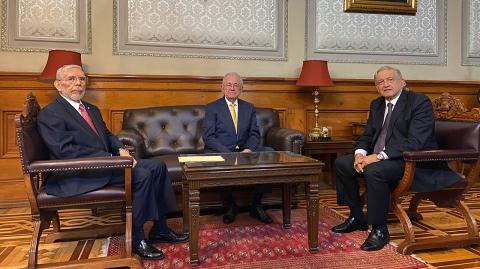 Jorge Arganis, Jiménez Espriú y López Obrador, al dar a conocer los cambios en la titularidad de la SCT. Foto: Presidencia de la República