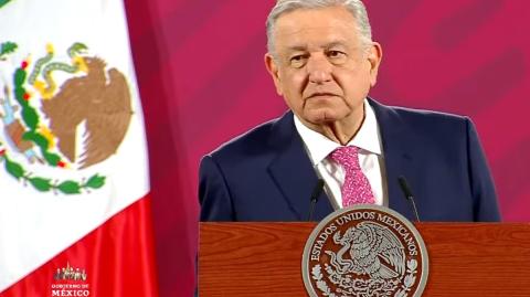 El presidente Andrés Manuel López Obrador abordó la consulta sobre el juicio a los expresidentes en su conferencia matutina de este miércoles en Palacio Nacional. Foto: Especial
