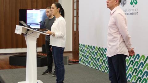 Eduardo Clark, Claudia Sheinbaum y Pepe Merino, durante una conferencia de prensa el 18 de abril de 2020, en la que se presentaron nuevas funciones de la aplicación digital AppCDMX. Foto: Cortesía Gobierno de la CDMX