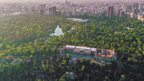 Pan�ramicas del Castillo de Chapultepec el cual permanecera cerrado por la entrada en vigor de la segunda fase de contagio del Covid-19.