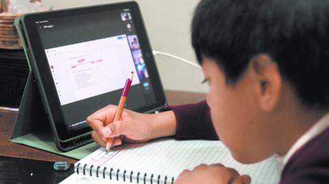 M�s de 25 millones de alumnos de educaci�n b�sica regresaron a clases virtuales.