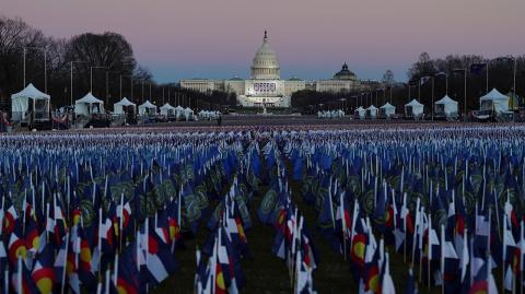 Bajo un fuerte operativo de seguridad, todo se encuentra listo para la ceremonia de la investidura de Joe Biden como presidente de Estados Unidos. Foto: Reuters