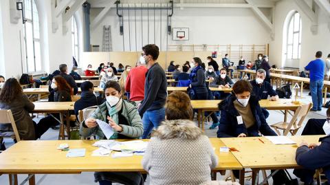 La población también se pronunció sobre otros dos temas, incluido un acuerdo comercial con Indonesi, que los suizos aprobaron a favor con 51.65% de votos. Foto: Reuters