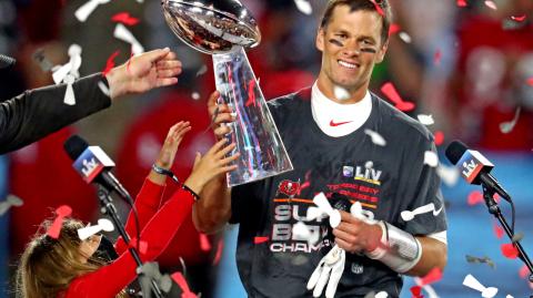 Tom Brady permanecerá como mariscal de campo de los Tampa Bay Buccaneers hasta la temporada 2022. Foto: Reuters