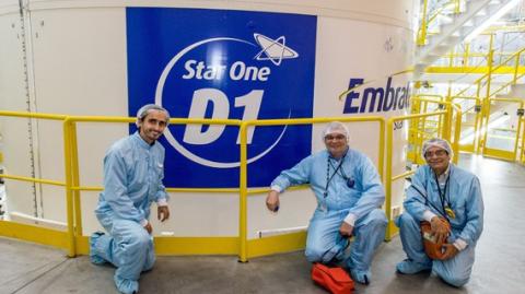 Preparación del satélite Star One D1 de América Móvil para su lanzamiento en 2016. Foto: Embratel.