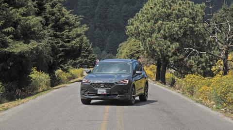 Foto: En autopista y caminos rápidos muestra su mejor faceta gracias a la puesta a punto de la suspensión y a las sensaciones del motor turbo. Foto EE: Hugo Salazar.