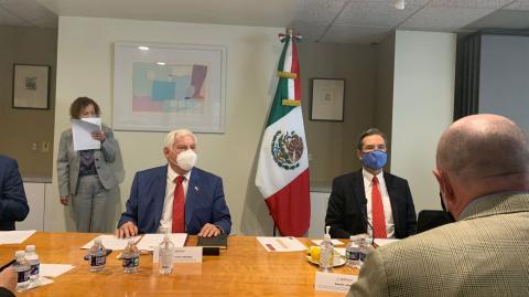 Embajada de México en Estados Unido, el embajador de México en Estados Unidos, Esteban Moctezuma Barragán, en compañía del secretario de Agricultura, Víctor Manuel Villalobos Arámbula.