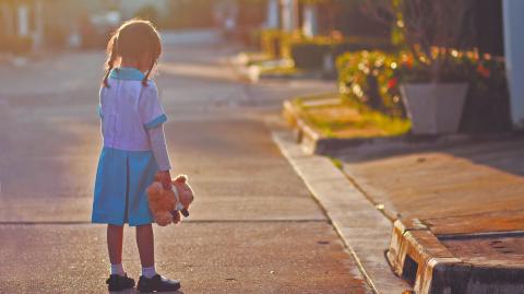 Por cada 100 muertes por Covid-19 hay 90 niñas y niños con pérdidas de cuidadores primarios o secundarios. Foto: Shutterstock.