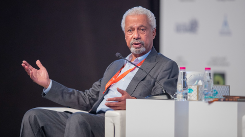 El escritor tanzano Abdulrazak Gurnah. Foto: Cortesía Feria Internacional del Libro de Sharjah.