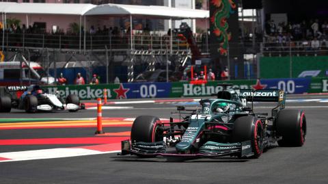 La escudería alemana Mercedes Benz dominó la primera sesión de prácticas del GP de México en el Autódromo Hermanos Rodríguez. Foto: Reuters