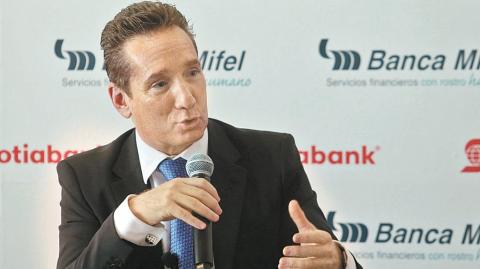 DANIEL BECKER, DIRECTOR DE BANCA MIFEL Y ENRIQUE ZORRILLA, DIRECTOR DE SCOTIABANK