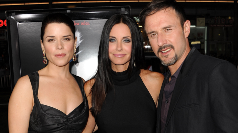 Como en la versión original de 1996, Scream vuelve a contar en esta versión con Neve Campbell, Courteney Cox y David Arquette en su reparto. Foto: AFP