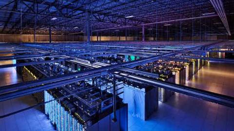 Interior del centro de datos de Google en Council Bluffs, Iowa. Google