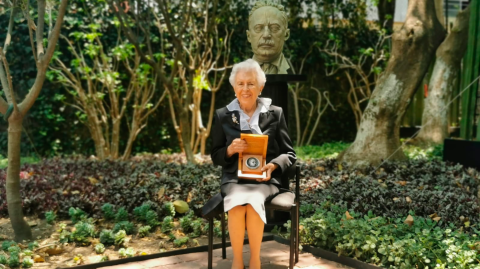 Josefina Zoraida Vázquez recibe la Medalla José Vasconcelos. Foto EE: Nelly Toche