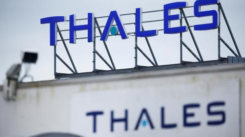 Logo de la compañía Thales en Brest, Francia. Foto: Reuters