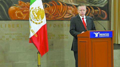 El presidente de la SCJN ofreció ayer su conferencia mensual. Foto: Especial