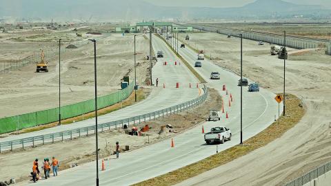 A tres d�as de que el presidente Andr�s Manuel L�pez Obrador encabece la inauguraci�n del Aeropuerto Internacional Felipe �ngeles (AIFA), las obras de puentes y de la carreteras aleda�as a las inmediaciones se encuentran inconclusas