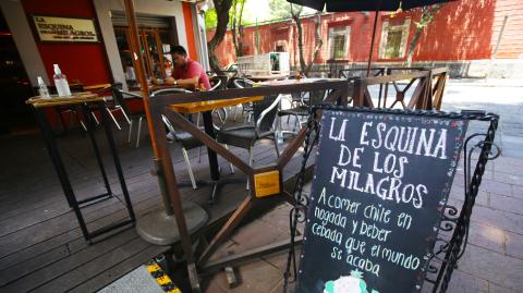 Con varias mesas vacías, así luce La Esquina de los Milagros restaurante en el centro de Coyoacán. Foto El Economista: Eric Lugo