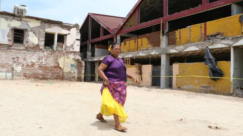 JUCHITAN, OAXACA, 19SEPTIEMBRE2018.- A más un año de del sismo que sacudió el itsmo de Tehuantepec aun siguen las labores de construcción y remoción de escombros. El presidente electo de México visitó la zona afectada y se comprometió evaluar los avances cada seis meses como parte del plan nacional de reconstrucción.FOTO: SAÚL LÓPEZ /CUARTOSCURO.COM