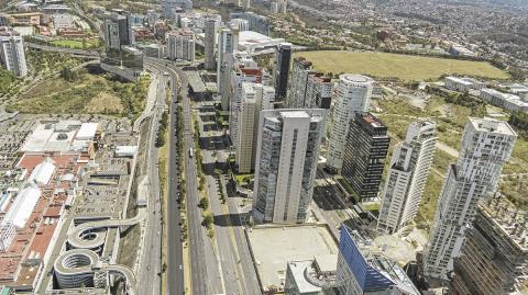 La verticalidad en las ciudades es una de los retos que tiene el sector inmobiliario. Foto: Shutterstock.