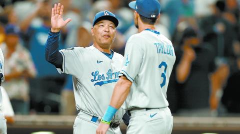 Los Angeles Dodgers v San Diego Padres