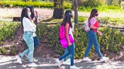 Hay familias que entregan a sus hijas al matrimonio debido a que “libran” gastos o a causa de un trato por conveniencia, como un trueque