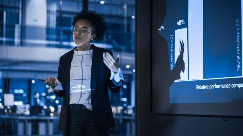 Cada vez más mujeres incursionan en sectores tecnológicos.